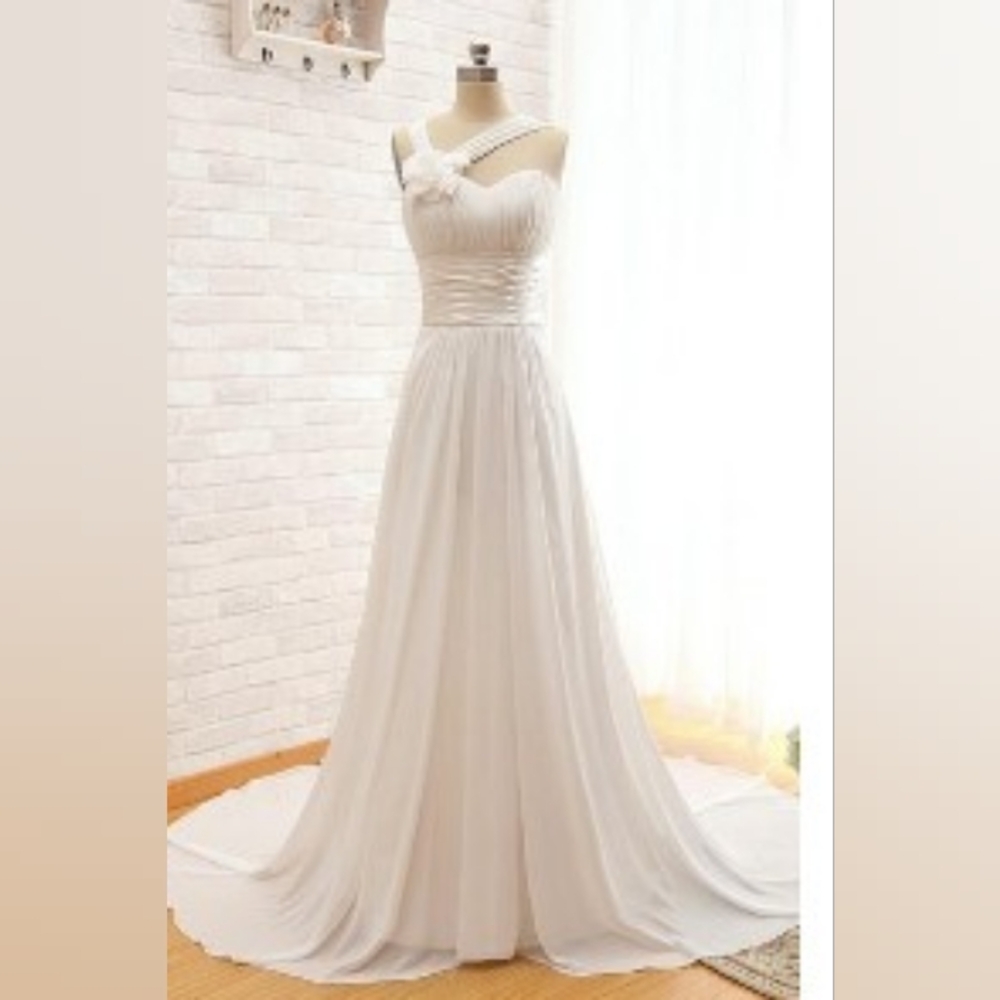 MARKDOWN $350 to $300 - STUNNING, BRAND NEW Wedding Gown! PLUS FREE SHIPPING!